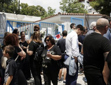 Πετροπόλεμος και χημικά στη νέα πορεία για τον Μάριο στο Μενίδι- Ενταση για ακόμα ένα βράδυ! (φωτό, βίντεο) (upd)